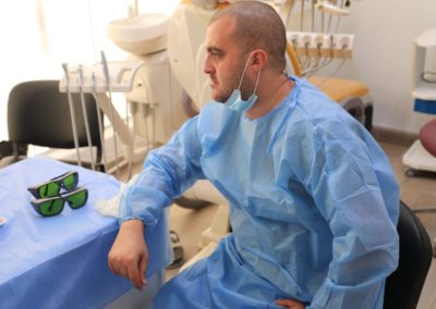 حاضنة تدريب طلبة الدراسات العليا على جهازCEREC لزراعة وتركيب الأسنان