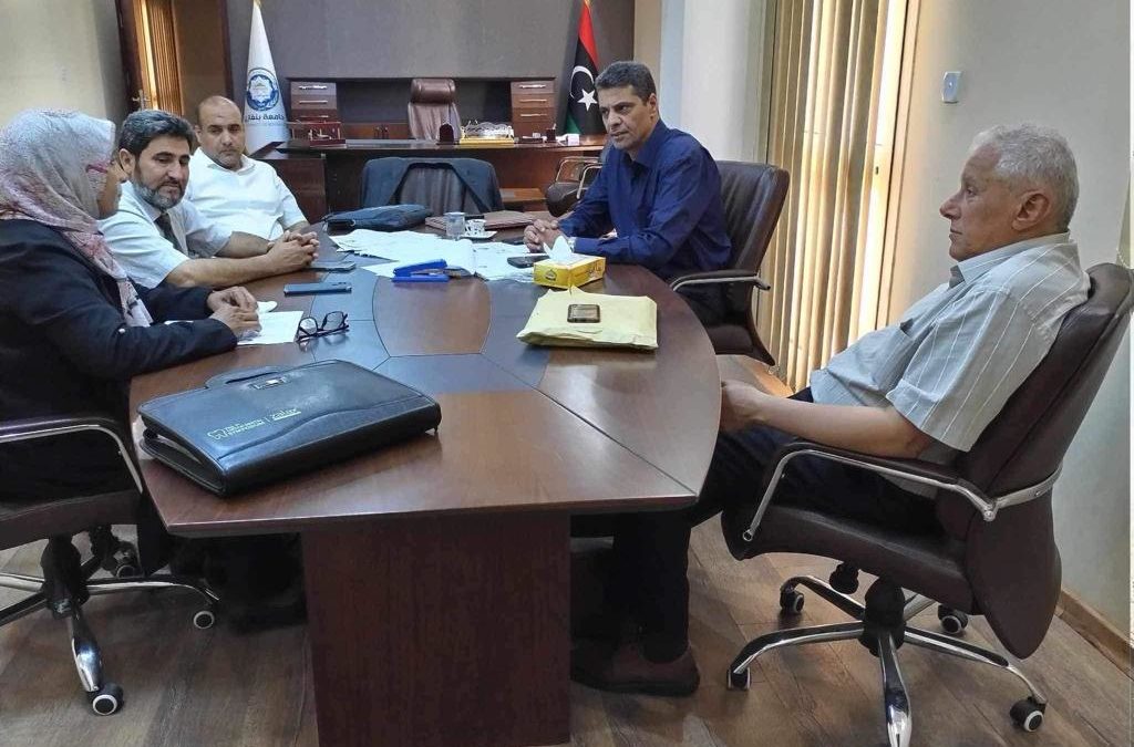 وكيل الجامعة لشؤون الدراسات العليا والتدريب يعقد اجتماعًا مع كلية طب جراحة الفم والاسنان