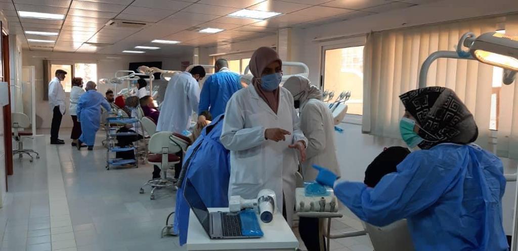 بدء الامتحانات السريرية لطلاب الماجستير بقسم علاج تحفظي وعلاج الجذور بنجاح وتنظيم عالي