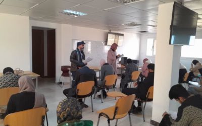 طلبة مادة الكيمياء الحيوية يجرون امتحاناتهم