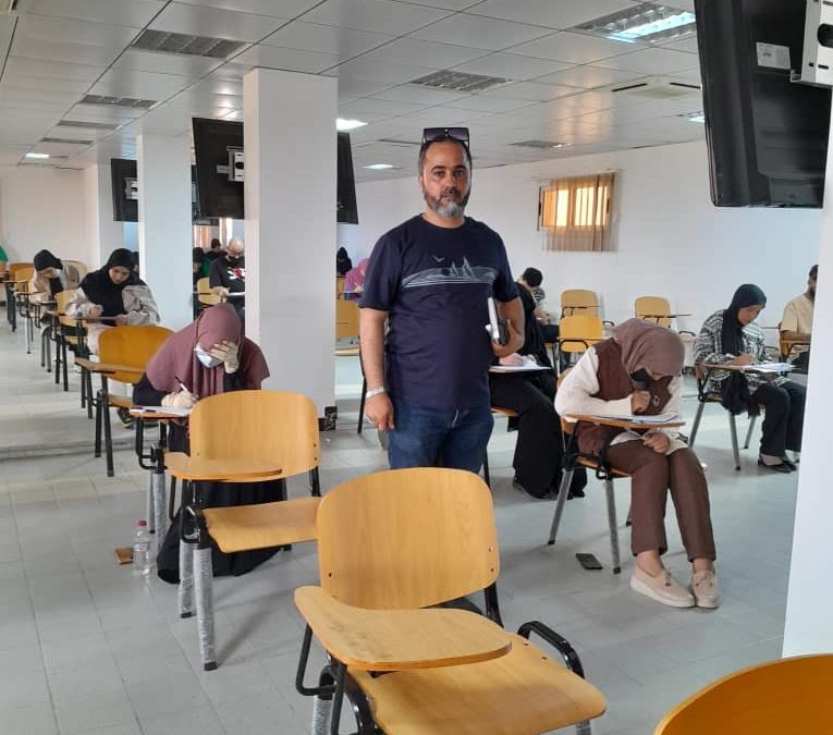 طلبة السنة الأولى لكلية طب وجراحة الفم والأسنان يجرون امتحانات الدور الثاني 