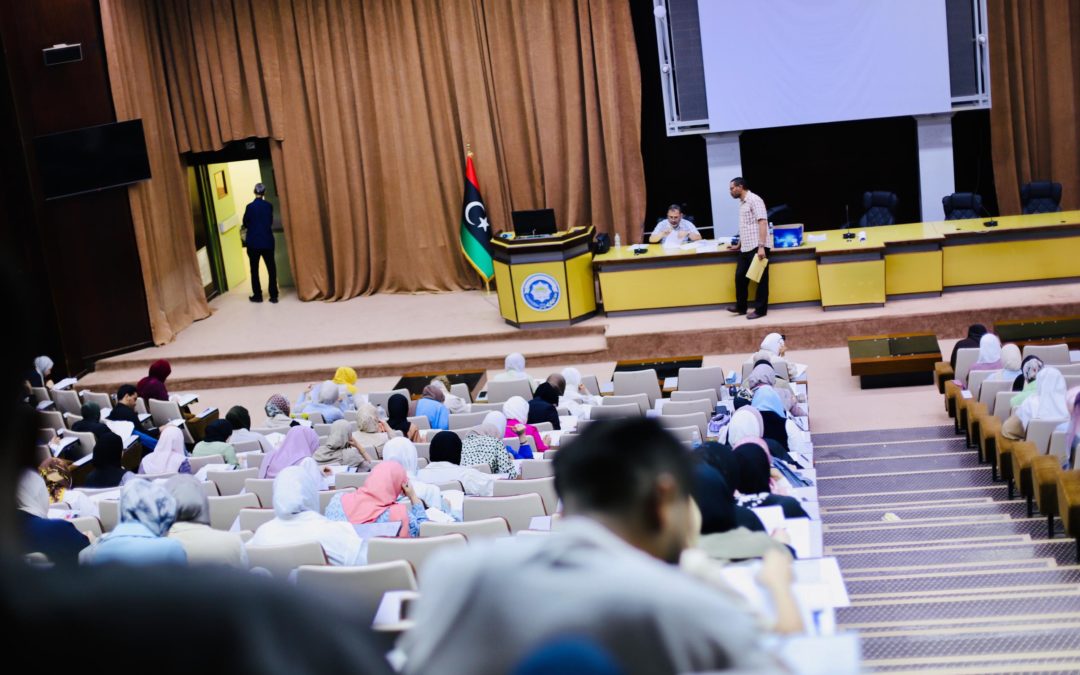 كلية طب وجراحة الفم والأسنان ي تجري الامتحان الجزئي