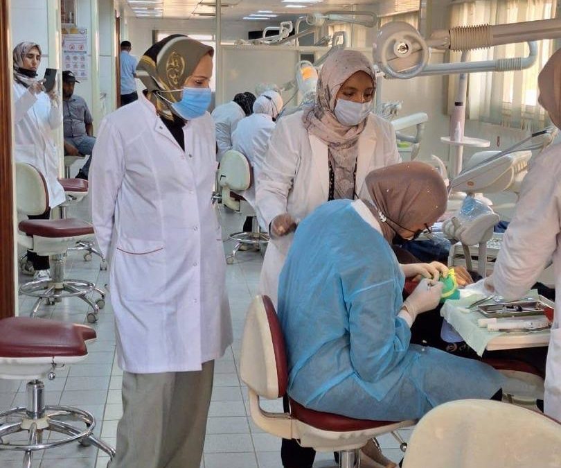 قسم العلاج التحفظي يواصل امتحانات الماجستير وسط أجواء من الانضباط والتنظيم