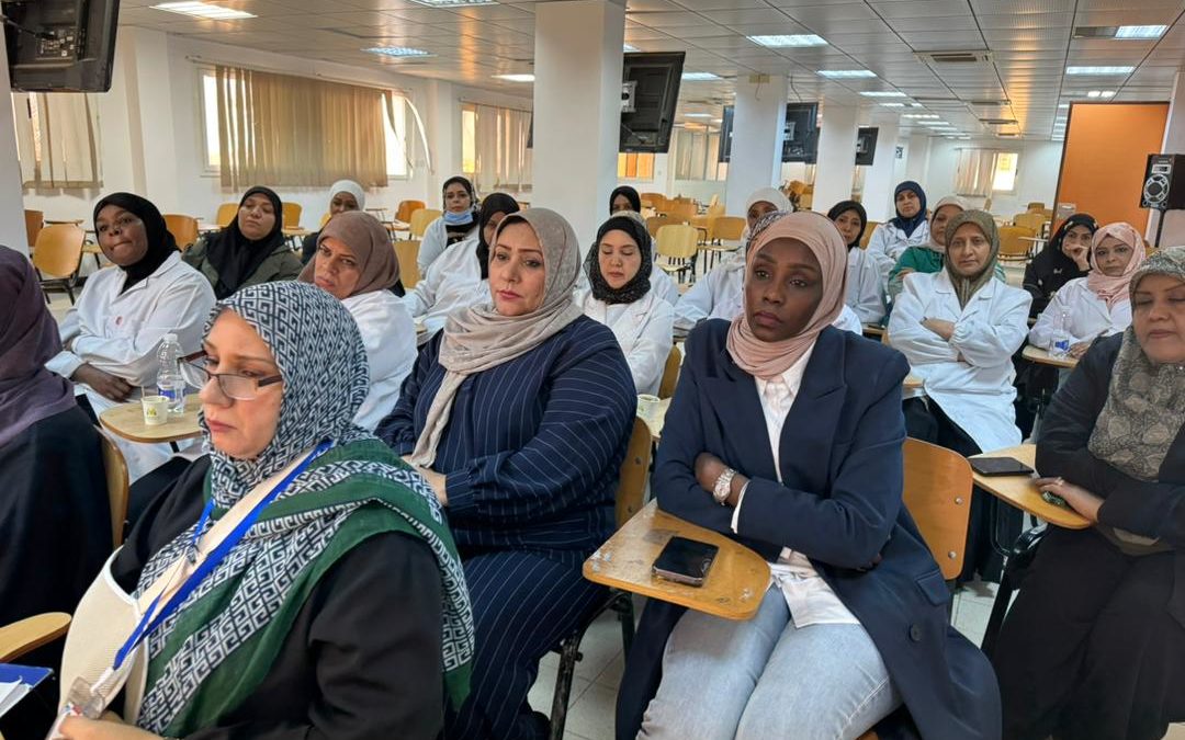 اجتماع بكلية طب وجراحة الفم والأسنان بجامعة بنغازي لمتابعة الأداء الإكلينيكي وتعزيز جودة التدريب العملي