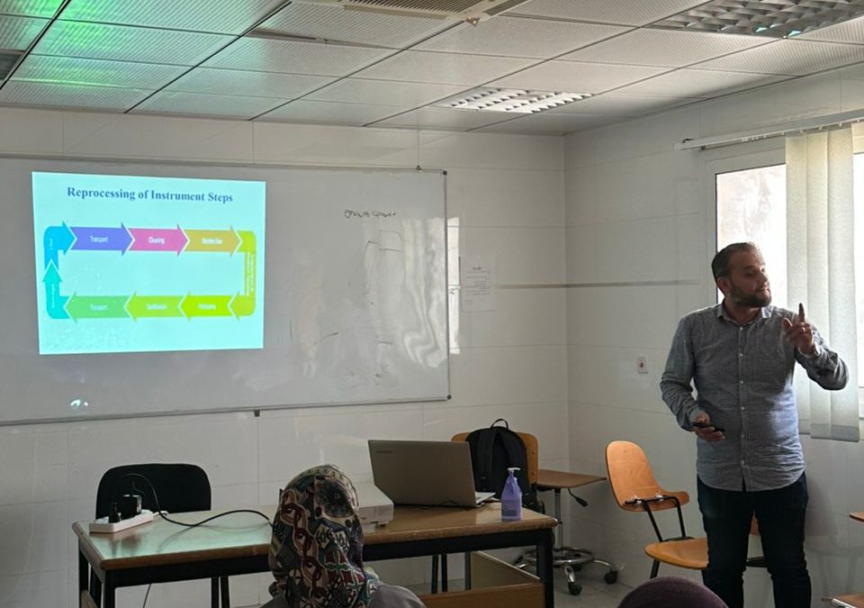 ورشة عمل حول “أساسيات مكافحة العدوى” بكلية طب وجراحة الفم والأسنان