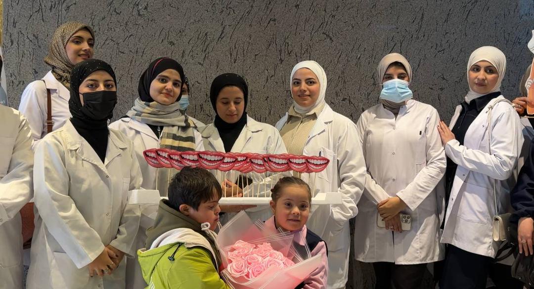 كلية طب وجراحة الفم والأسنان تطلق أولى حملات التوعية بصحة الفم والأسنان بمشاركة طلبة الامتياز