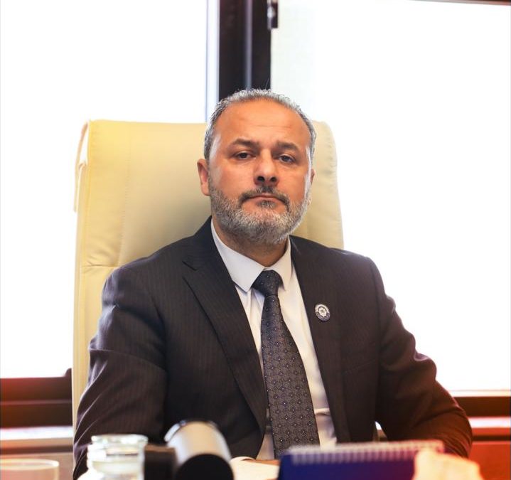 كلية طب وجراحة الفم والأسنان تسلّم برنامجي ماجستير جديدين للاعتماد بمكتب رئيس جامعة بنغازي