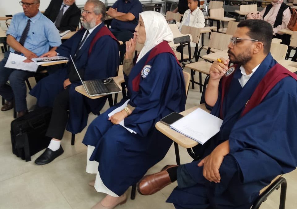 مناقشة رسالة ماجستير حول الضوضاء المهنية وضعف السمع لدى أطباء الأسنان في بنغازي