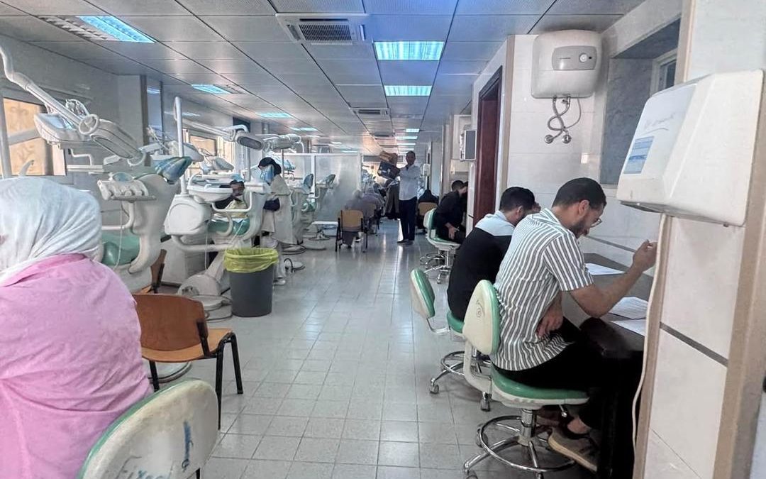 انطلاق الامتحان النهائي لمقرر الاستعاضة الصناعية المتحركة لطلبة السنة الرابعة بكلية طب وجراحة الفم والأسنان
